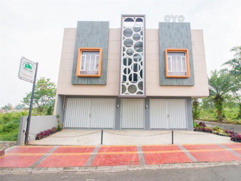 Oyo 871 Aira Costel Hotell Cianjur Exteriör bild