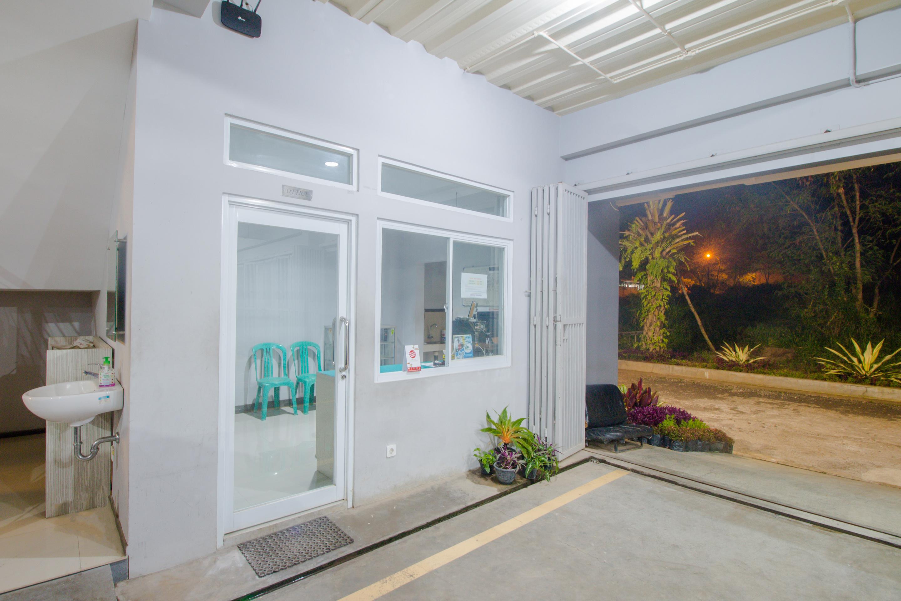 Oyo 871 Aira Costel Hotell Cianjur Exteriör bild