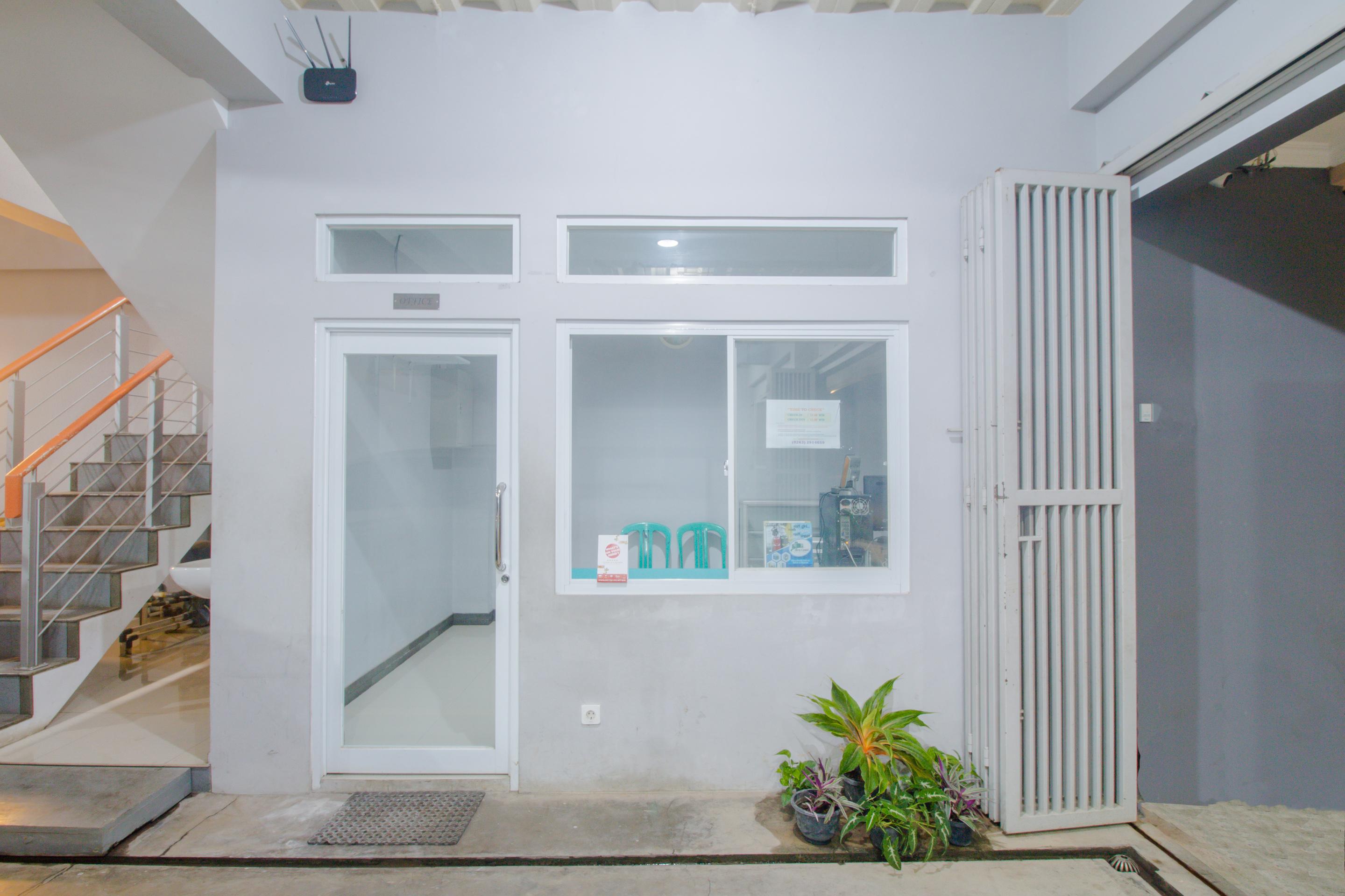 Oyo 871 Aira Costel Hotell Cianjur Exteriör bild