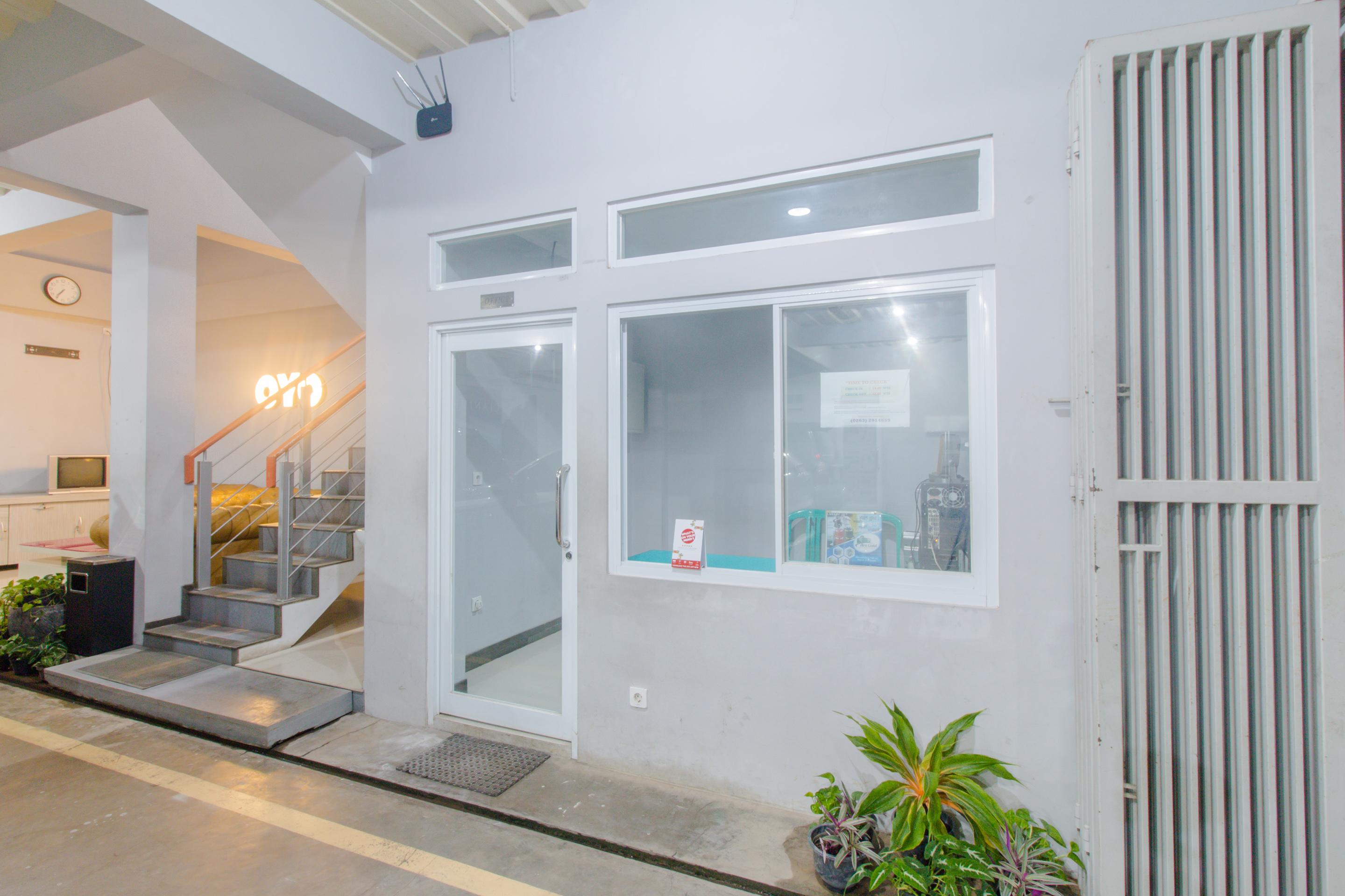 Oyo 871 Aira Costel Hotell Cianjur Exteriör bild